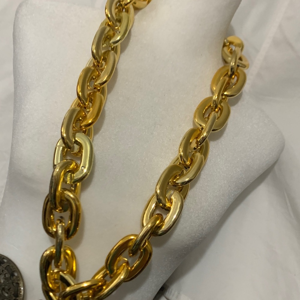 Gold Chunky Link Necklace - Women Jewelry - Picture 2 of 3